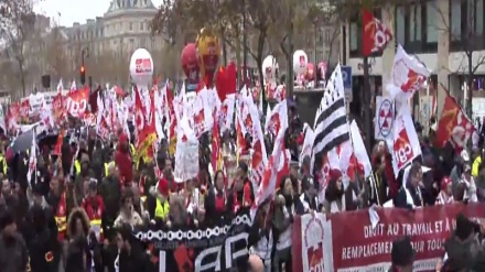 Los desempleados vuelven a salir a las calles de París+Video