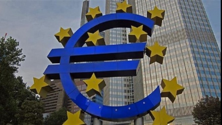 欧州中央銀行総裁、「ユーロ圏の経済成長率が低下」