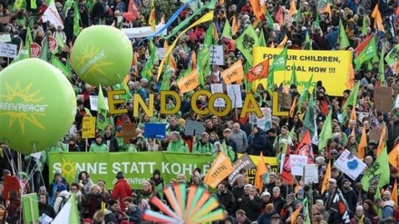 Germany: Thousands of anti-coal protesters march through Cologne