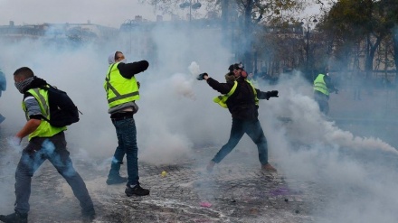 フランス市民による抗議運動の１５０秒間の動画