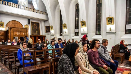 Suasana Natal di Gereja Katolik Gregory Tehran