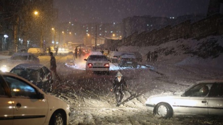 Musim Dingin Belum Tiba, Sanandaj Diguyur Salju