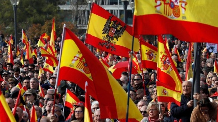 Multitudinaria concentración a favor de la unidad de España apoyada por PP y Vox