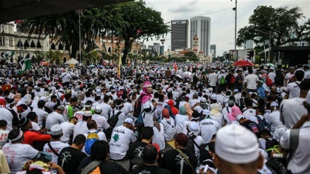 Malaysian Muslims rally to defend rights amid racial tensions