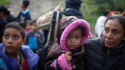 アメリカの移民収容所における、移民の子どもへの不当な対応が発覚（動画）