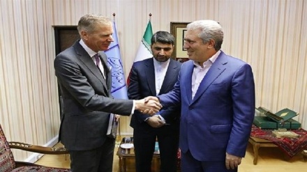 Munesan: İngiltere İranlılara vize verme sürecini hızlandırsın