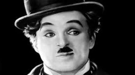 Чарли Чаплин шернинг қафасида (видео)