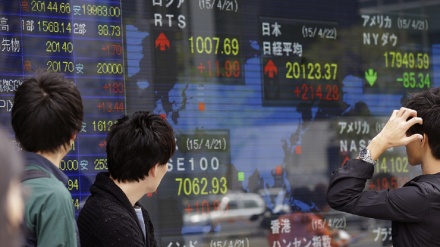 東京証券取引所で、アメリカの経済不況をめぐる懸念から株価指数が下落