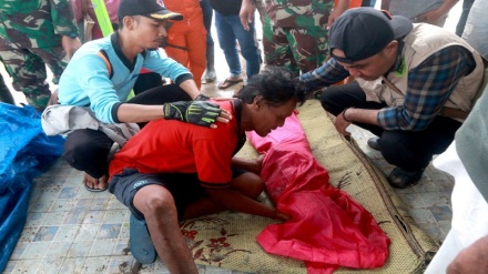 Индонезияда цунами қурбонлари сони 439 нафардан ошди (фотожамланма)