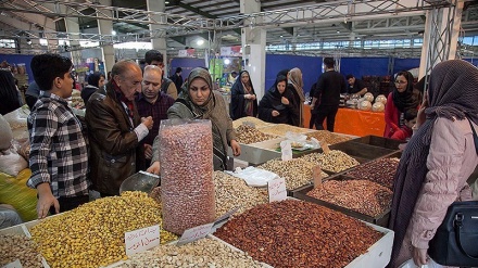 Menjelang Shab-e Yalda, Warga Iran Banjiri Pasar