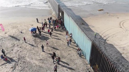 Mexico: Caravan migrants detained after crossing US border (Video)