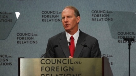 美国专家：特朗普一边制造危机，一边声称解决危机