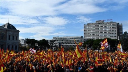 Thousands demonstrate in Madrid for Spanish unity