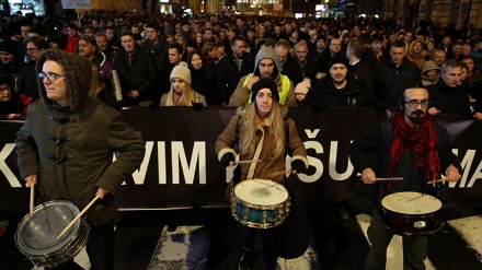Protesta kundër Vuçiç në Serbi