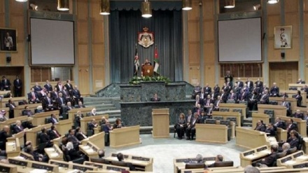 Jordanian lawmakers demand restoration of full Syria relations