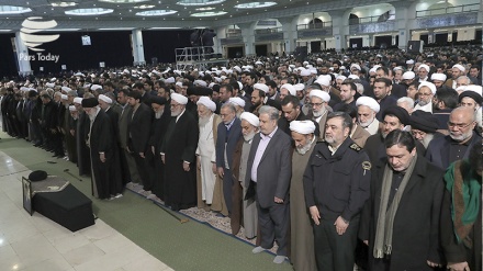 Líder iraní dirige oraciones en funeral del ayatolá Shahrudi (video+fotos)