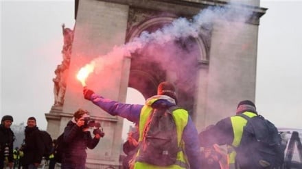 フランスで、抗議者に対する暴力的な弾圧が継続（動画）