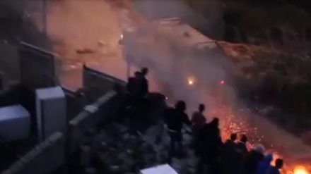 Warga Palestina Hujani Kendaran Militer Zionis dengan Batu