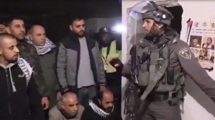 Serdadu Zionis Kosongkan Area Sekitar Rumah Latifa (3)