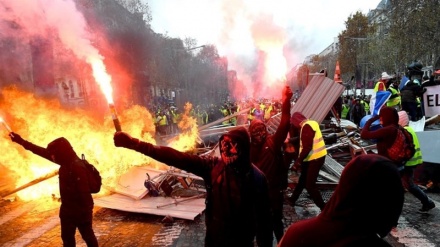 フランス、反政府デモによる死傷者、逮捕者数がさらに増加（動画）