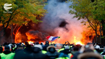 Gilets jaunes / violences policières : il se fait pulvériser la face