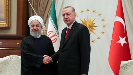 Di Hadapan Rouhani, Erdogan Baca Syair Hafez Shirazi