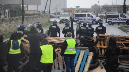 Francia: i gilet gialli disertano l'incontro con il governo