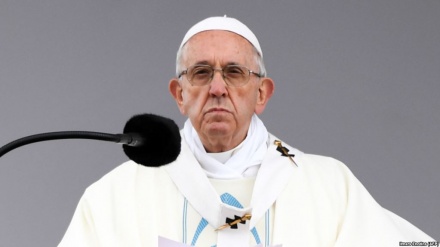 Papa udhëheqësve botërorë: Mos fajësoni emigrantët për problemet tuaja