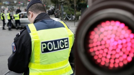 フランスで、反資本主義体制運動に警察も加勢