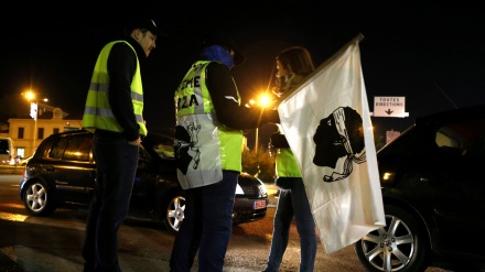 Fotos: Policía gala da duras palizas a manifestantes