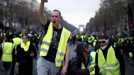 Tempat Peristirahatan Macron Dikepung Rompi Kuning