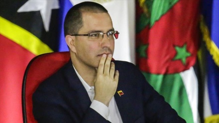 Venezuela tiende la mano a Colombia para bajar tensión bilateral