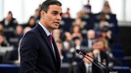 La izquierda y derecha en España se atacan mutuamente en campañas