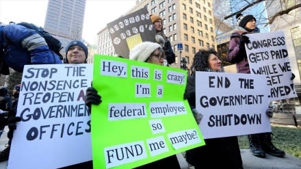 Trump causa catástrofe por impago a 800 mil empleados federales