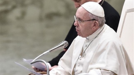 Paus Fransiskus Kecam Penistaan Al Quran di Eropa