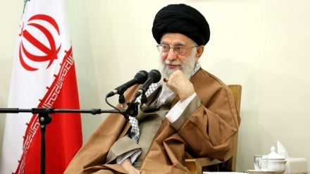 Lideri suprem: Nga shkolla fetare e Kumit pritet të zgjidhë dilemat dhe problemet fetare