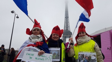 «Ne rien lâcher» : après l'acte 10, les femmes Gilets jaunes à nouveau dans la rue