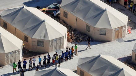 アメリカが、違法な施設に移民の子どもを収容