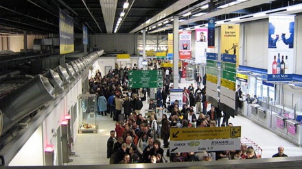 यूरोप के हवाई अड्डों पर भटकते रूसी नागरिक