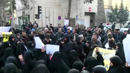 Iraníes protestan frente a embajada suiza por arresto de Hashemi