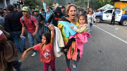 Hundreds of Hondurans form new caravan, head for US