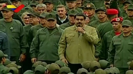 Video: Maduro recibe el respaldo de soldados ante agresiones de EE.UU.