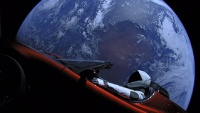 Tesla автомобилининг SpaceX ракетасида космосга учирилиши