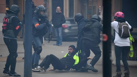 フランスで、警察が11回目の「黄色いベスト運動」を弾圧