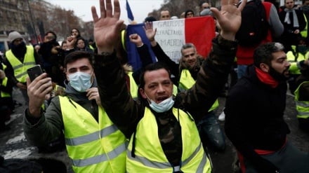 Francia amenaza a los chalecos amarillos con penas más duras