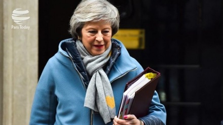 Theresa May parlamentodan güvenoyu aldı