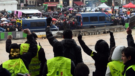フランスで、「黄色いベスト」運動の負傷者が大統領を提訴