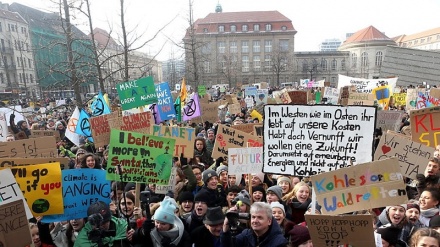 Migliaia di studenti a Berlino a favore dell'ambiente