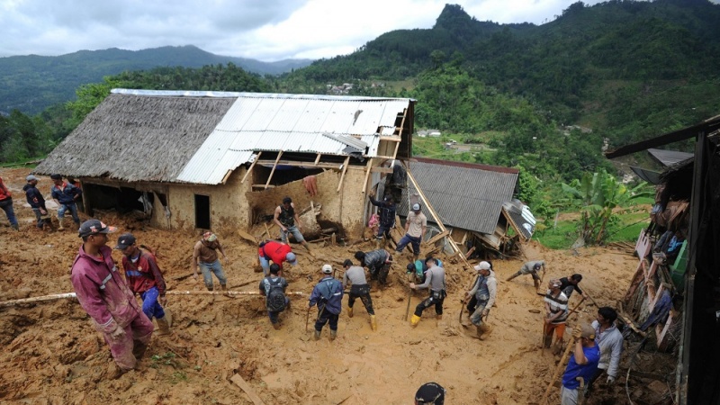 Indonesia yaanza kuwatafuta manusura waliofukiwa katika maporomoko ya udongo