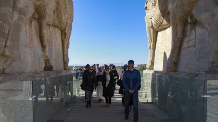 Kunjungan Delegasi Budaya Cina ke Takht-e Jamshid (2)